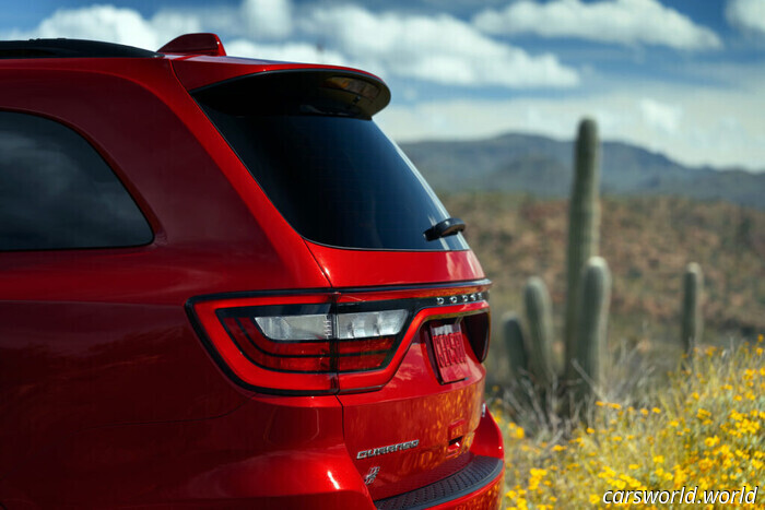 I fanali posteriori della pista di Dodge Durango Spark Querela / Carscoops